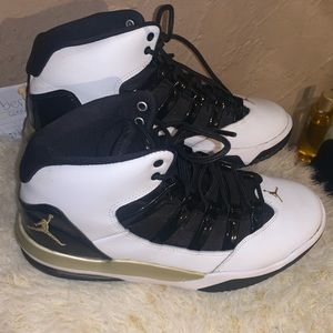 Jordan Max Aura ( White Metallic Gold )